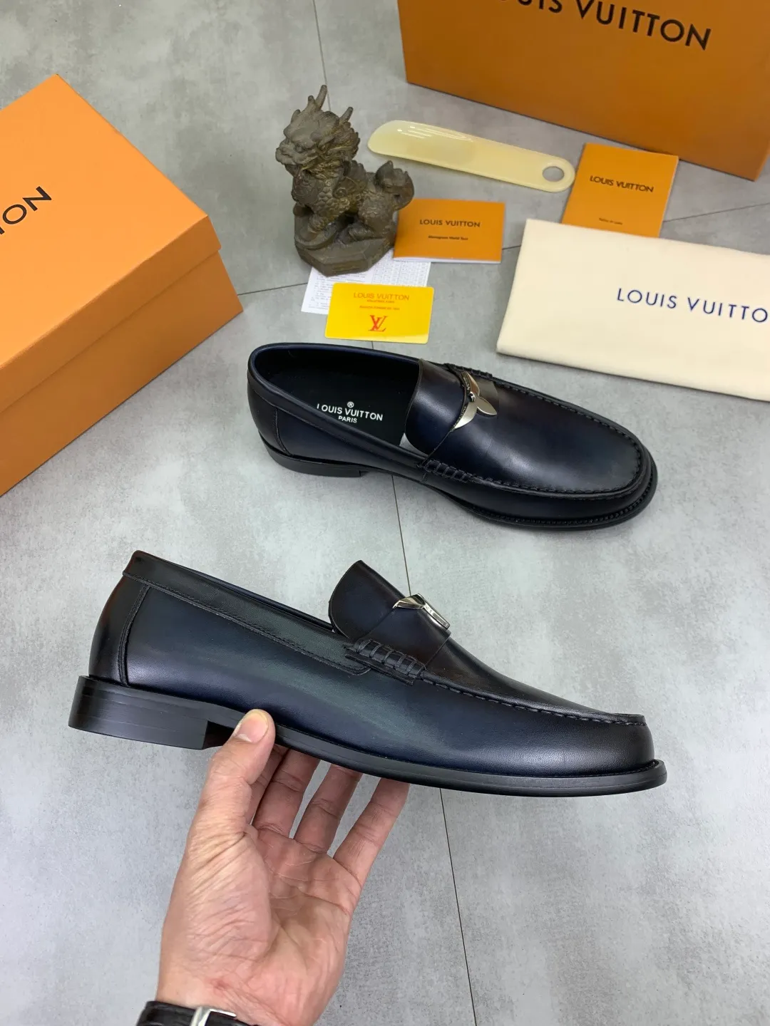 Men's men's shoes 💰P542 New style 💶[LOUIS VUITTON] Water-dyed Niuli Original order New style 🍀LV Louis Vuitton *——Top version of LV classic leather shoes! Made of imported original calfskin, original leather side strips and wear-resistant high-end rubber outsole! High quality products! Color: 3️⃣optional Size: 38-44 (45 customized)